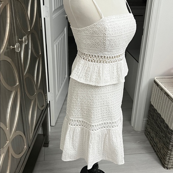 Lilly Pulitzer White 2 piece Lace Peplum top with matching skirt - Picture 6 of 6